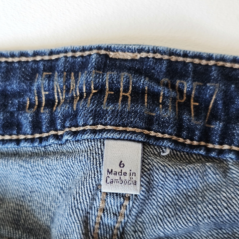 Jennifer Lopez Capri Jeans Women’s Size 6 Dark Wash Distressed Stretch Denim - Picture 5 of 13